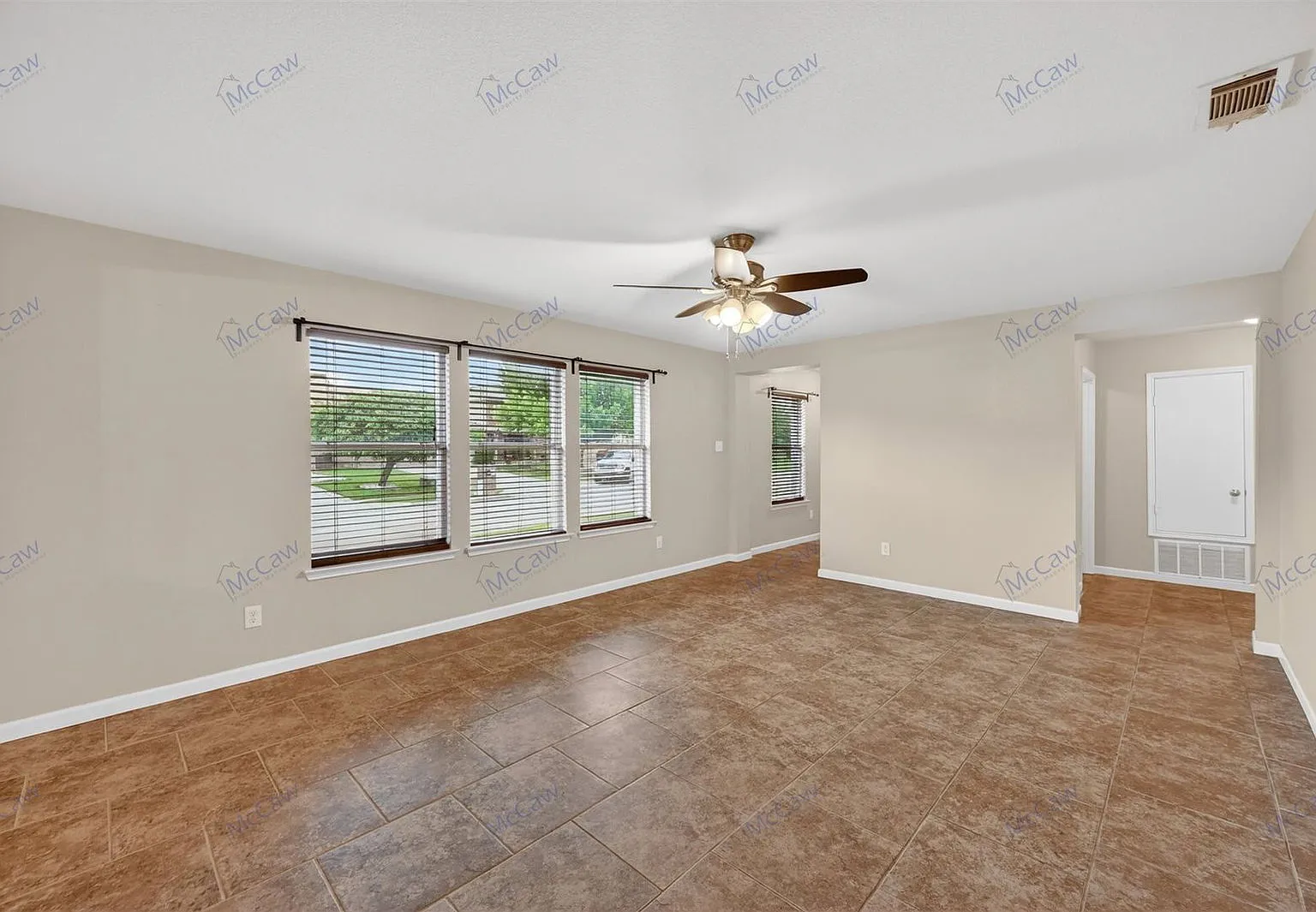 3 bed, 2.0 bath, 1610 sqft, $2,050 — Photo 3