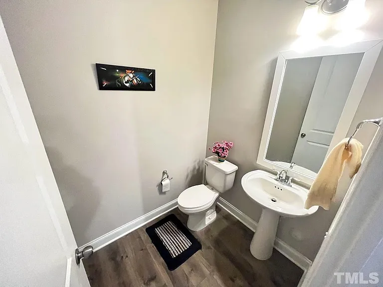 917 Haybeck Ln — Photo 8