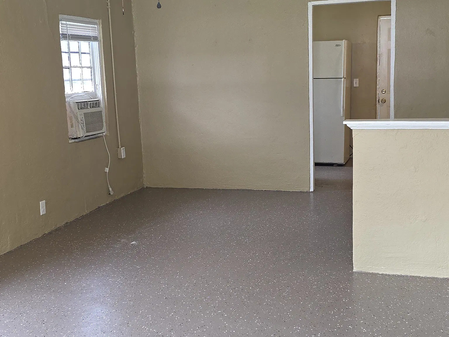 2 bed, 744 sqft, $1,075 — Photo 2