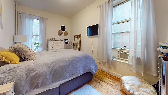 Rented by Bond New York | media 2