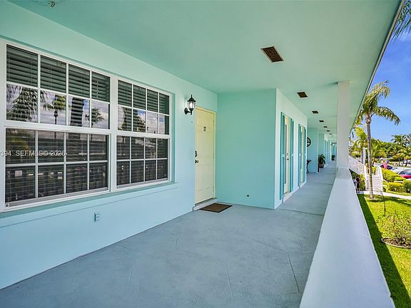 2nd image of 931 SE 9th Ave APT 17