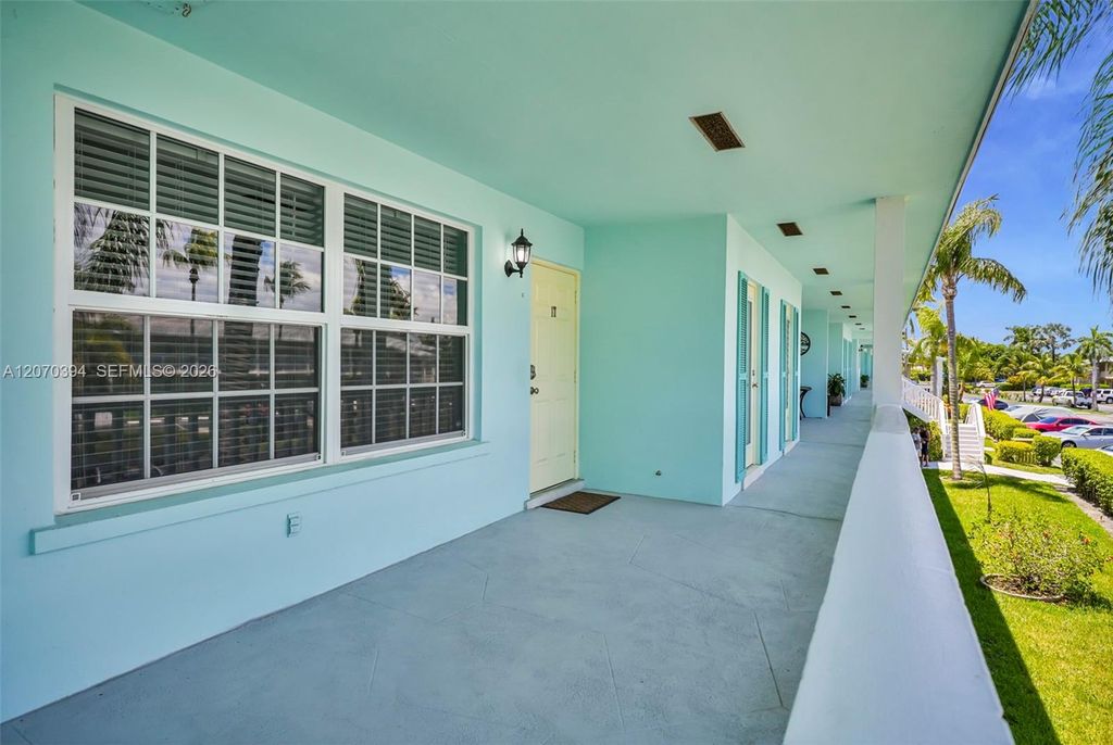 931 SE 9th Ave APT 17, photo 2