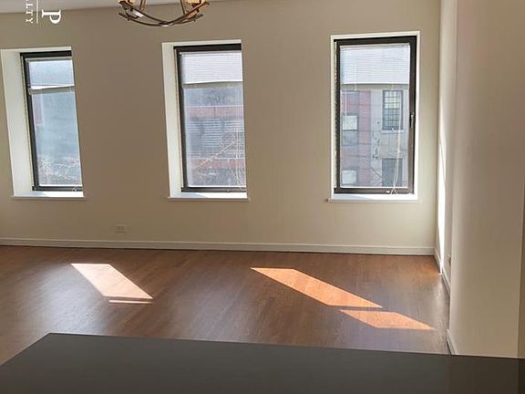 3rd image of 163 E 61st St APT 4D