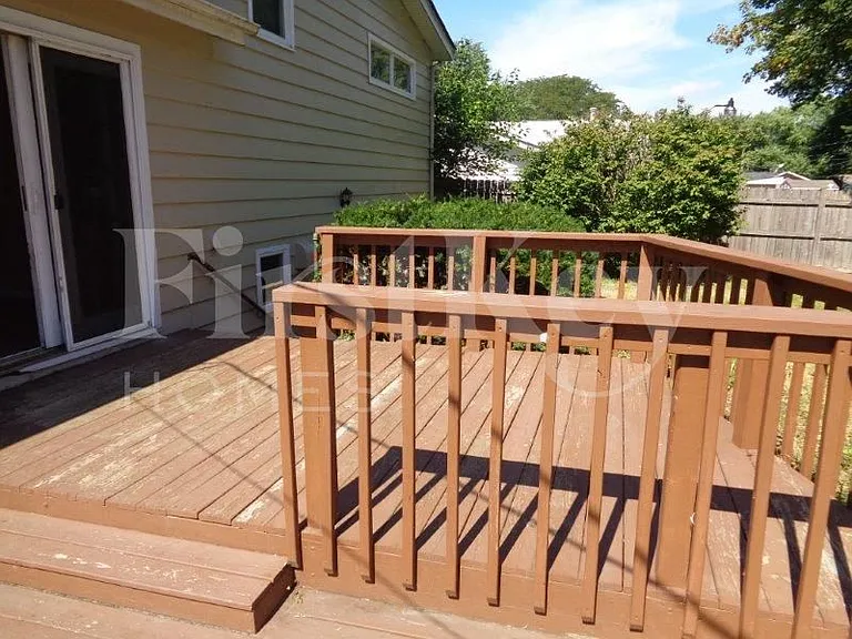 501 Harmony Dr — Photo 5