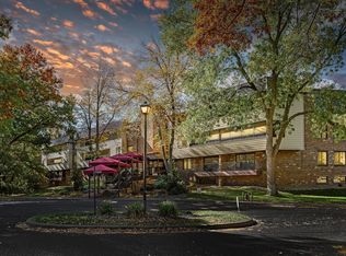 7500 Cahill Rd APT 202C, Edina, MN 55439