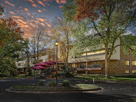 7500 Cahill Rd APT 202C, Edina, MN 55439