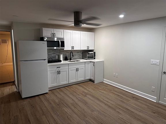 2nd image of Unit 6100 A Northeast 48th Unit 6100