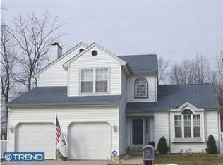 5 Damon Dr, Sicklerville, NJ 08081