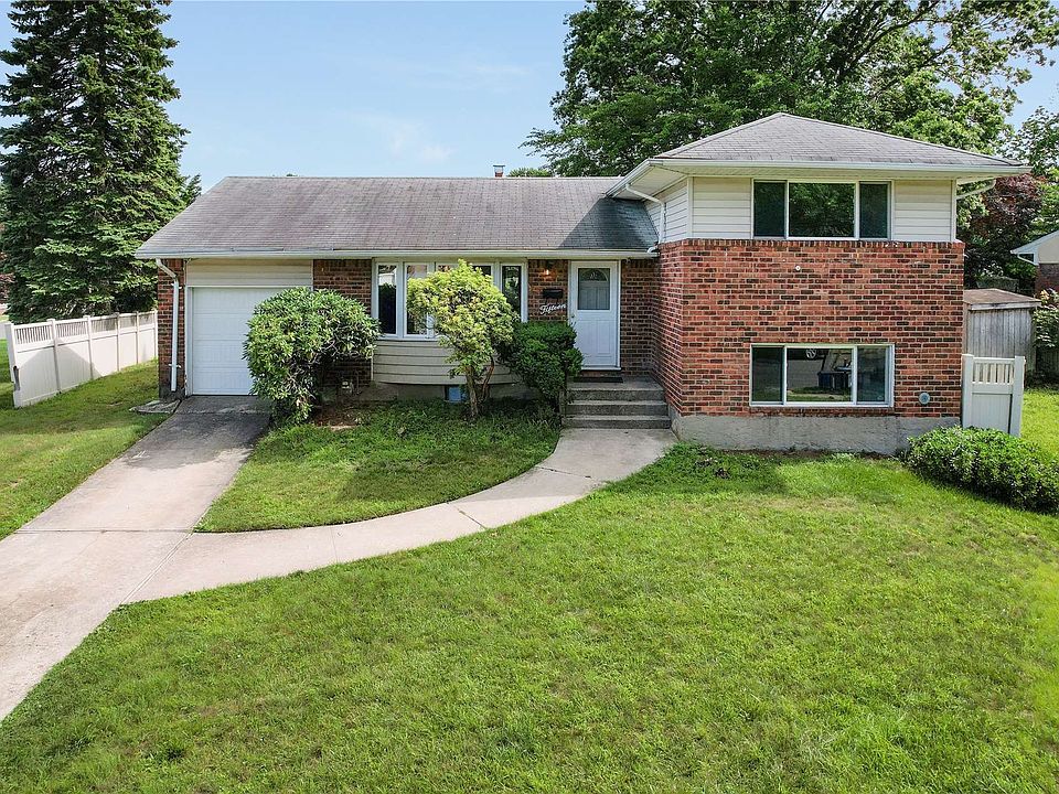 1st image of 15 Fairlawn Dr