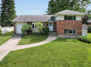 15 Fairlawn Dr, Deer Park, NY 11729