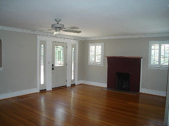 Formal living room/dining rm