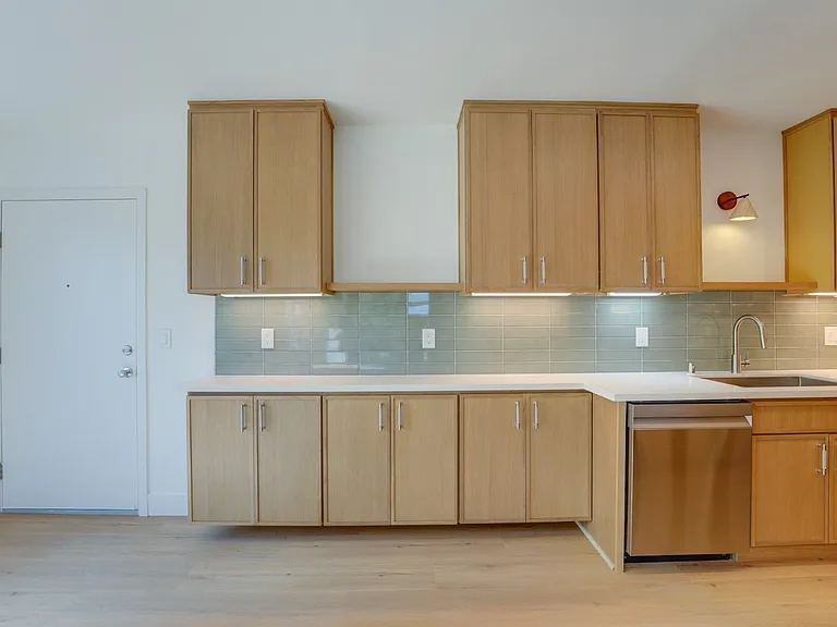1102 Pacific Beach Dr — Photo 8