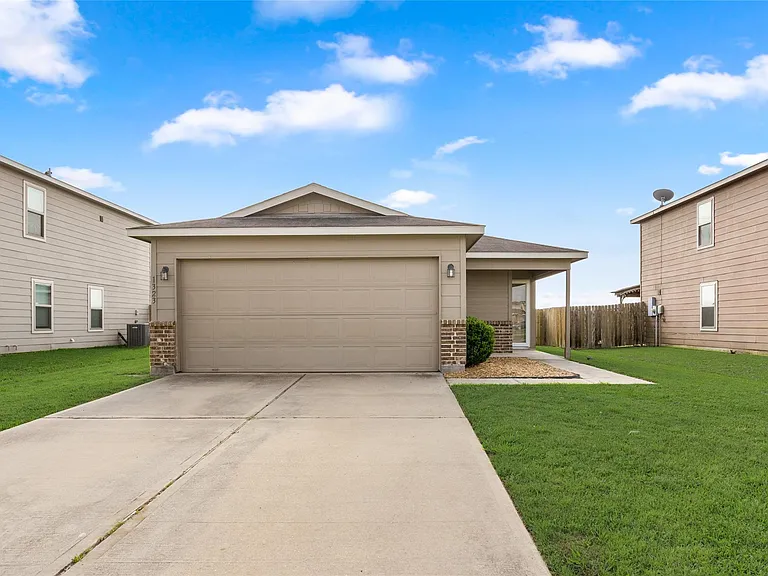 1323 Pease River Ln — Photo 3