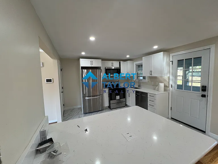 10 Regina Rd #B — Photo 7