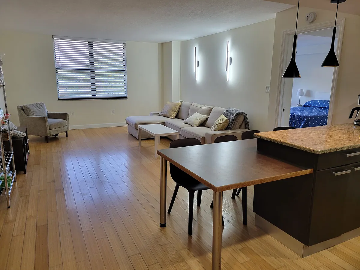 Building Photo - 701 S Madison Ave #419