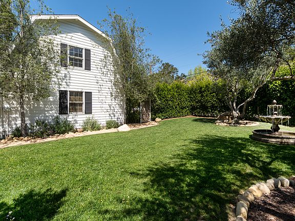 5th image of 385 Paso Robles Dr