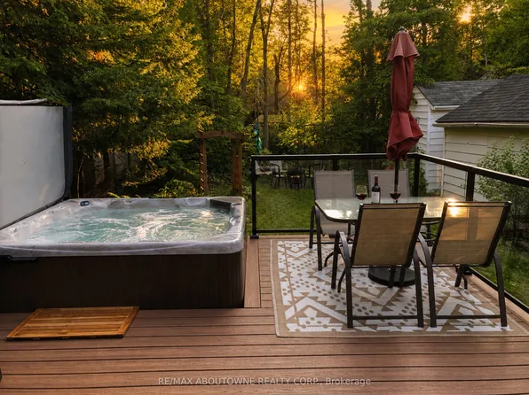12 49th St N, Wasaga Beach, ON L9Z 1Y1
