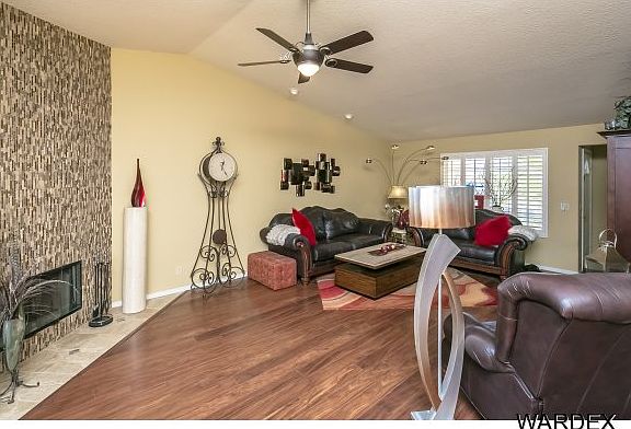 4th image of 1060 Pueblo Dr