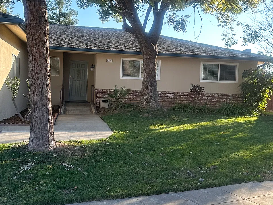 2119 E Menlo Ave