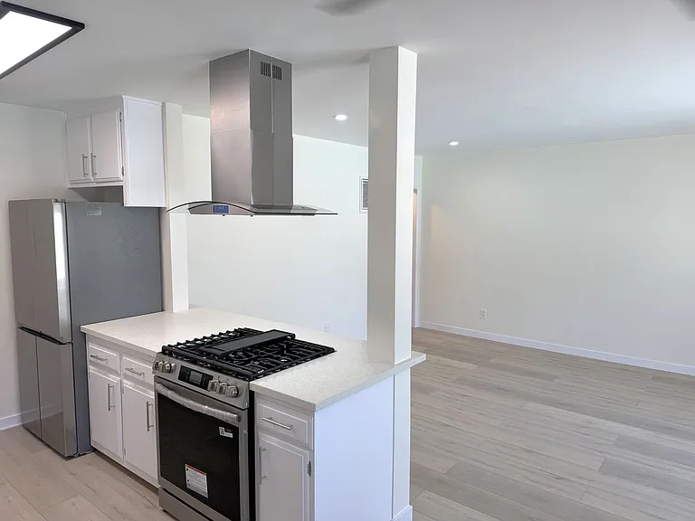 8634 Falmouth Ave — Photo 6