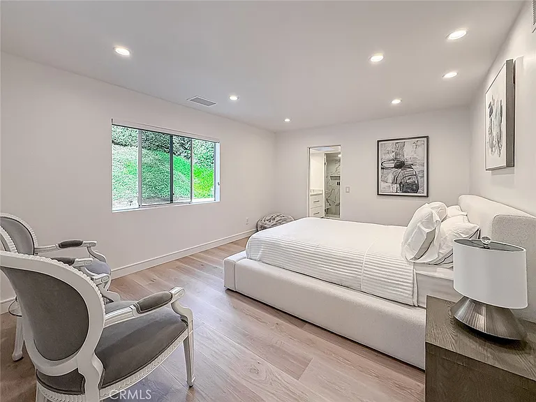 4266 Louise Ave — Photo 22