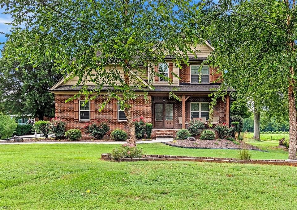 1st image of 128 Meadow Brook Ct