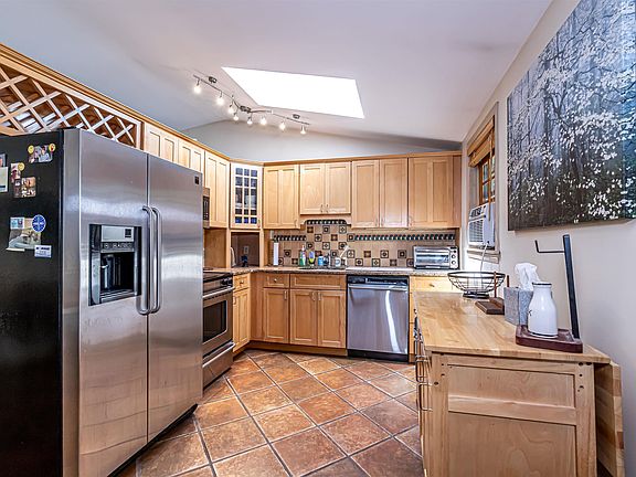 5th image of 8 Phoenix Drive