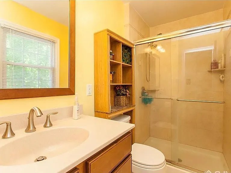 6 Sherwood Rd — Photo 10