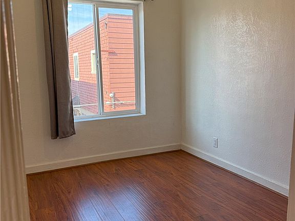 5th image of 1946 New England St Unit 1/2