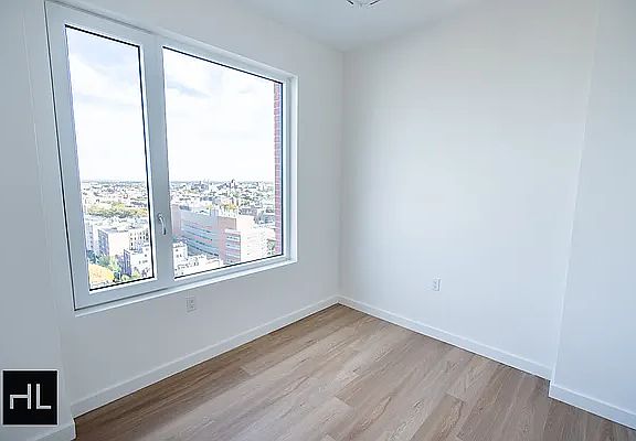 2nd image of 931 Carroll St #1426