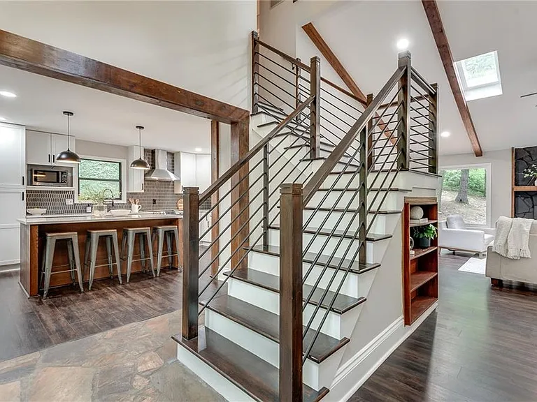 1820 Cedar Cliff Dr SE — Photo 2