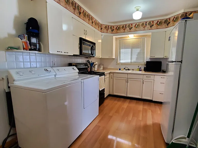 1419 Burton Ave — Photo 8