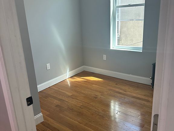 4th image of 1319 Harrod Ave #4
