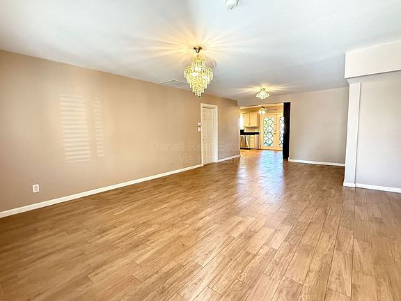 4th image of 5212 E Cambridge Ave