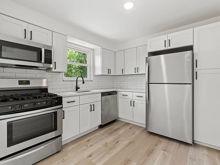 2055 Luehm Ave — Photo 9