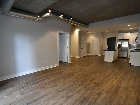 4th image of 3818 N Broadway St #207