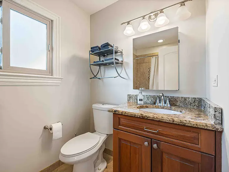408 N Windsor Dr — Photo 24