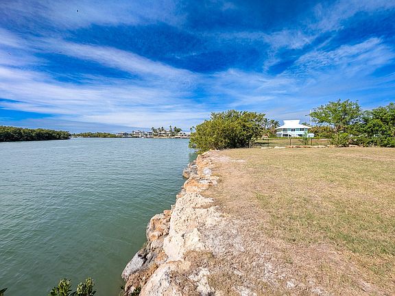 4th image of 739 Palm Point Dr