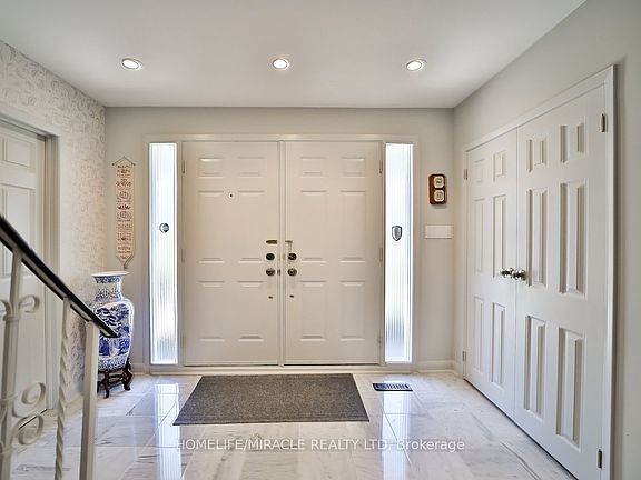 5th image of 17 Ridgehill Dr