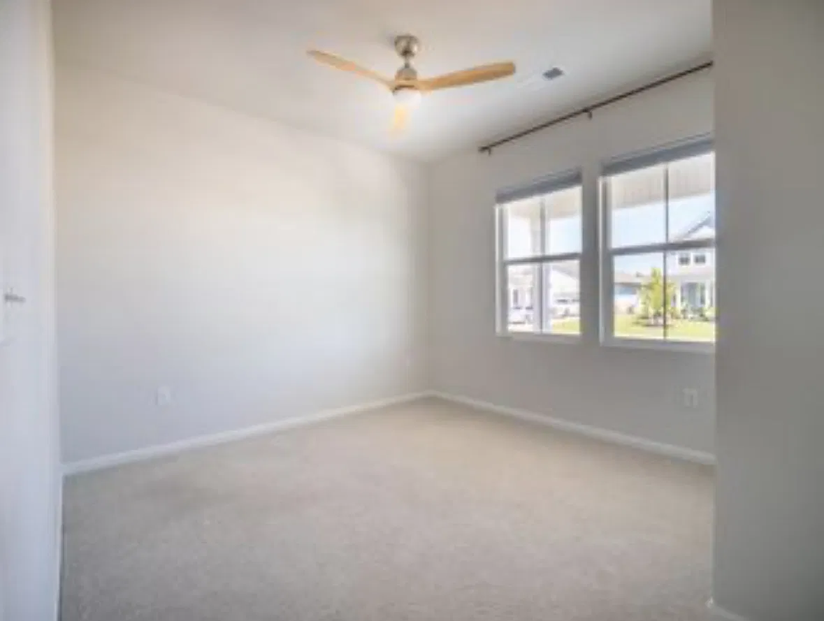 4 bed, 1730 sqft, $2,400 — Photo 3