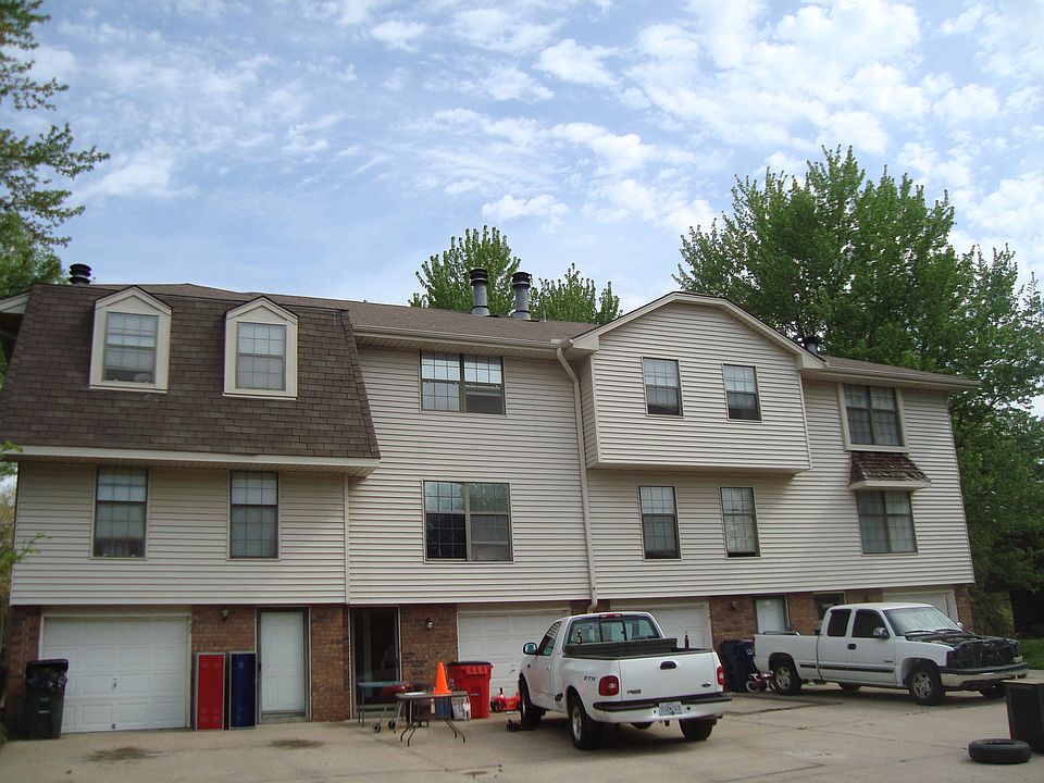 1st image of 221 NW Zaun Ave