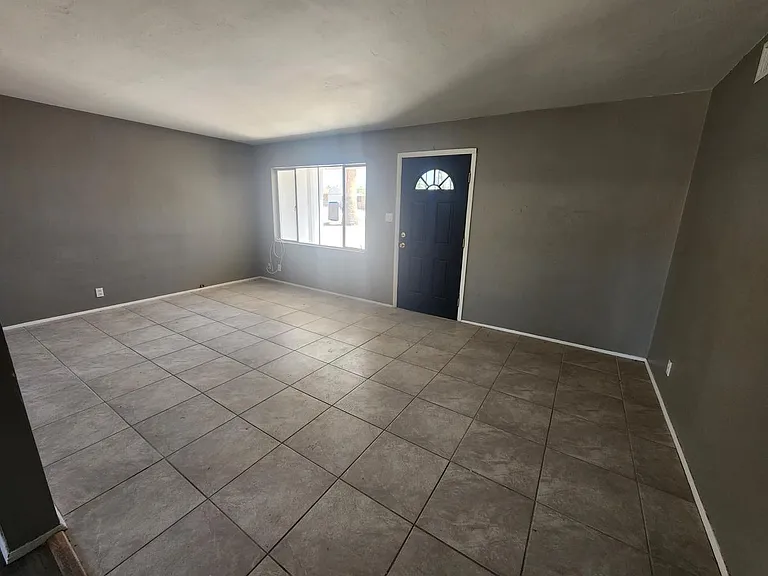 7033 E Calle Orion — Photo 2