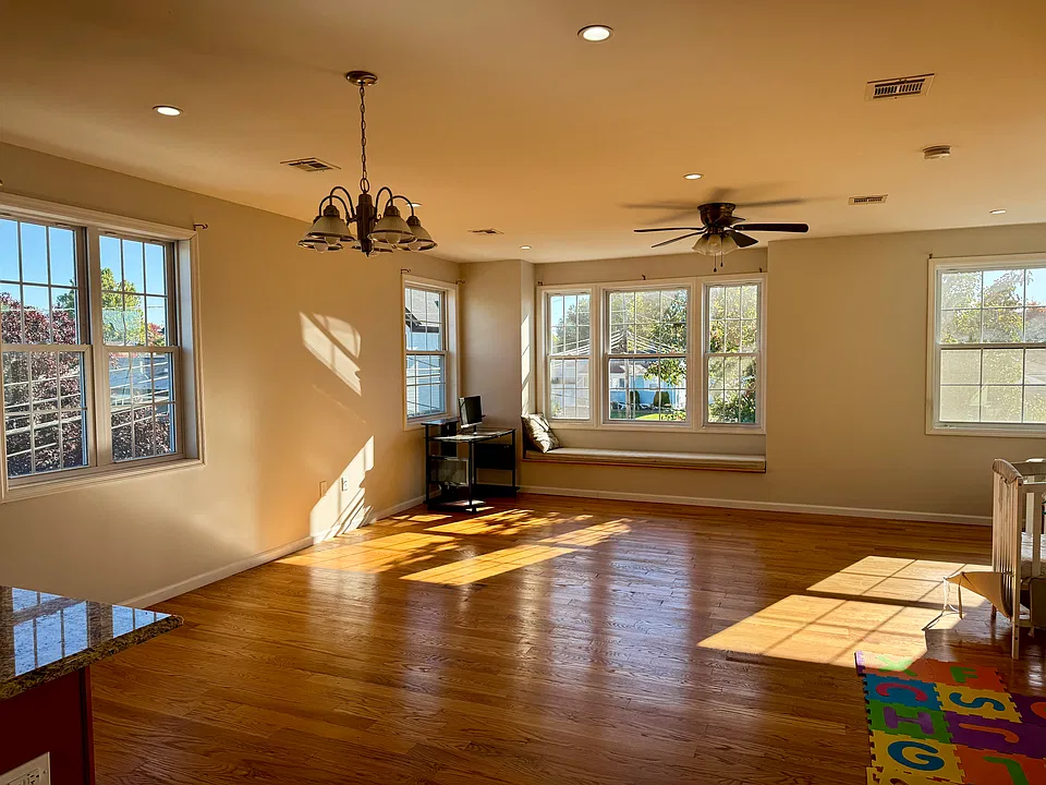 9 Myrtle Ave #2
