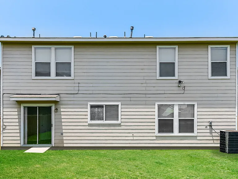 7906 Ashland Springs Ln — Photo 17