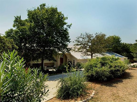 3rd image of 704 Knollwood Dr