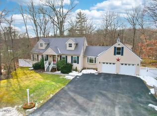 100 Ottawa Trl, Shohola, PA 18458