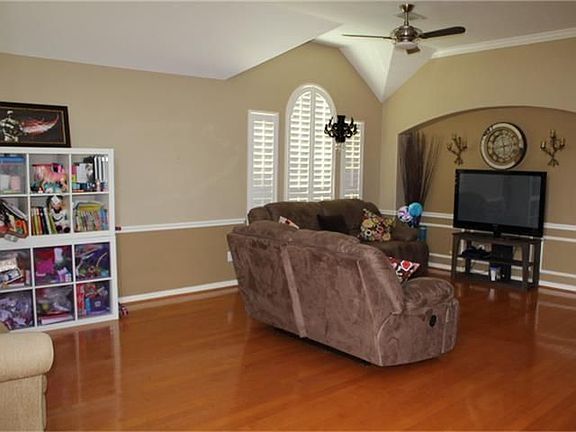 4th image of 11405 Windy Creek Dr