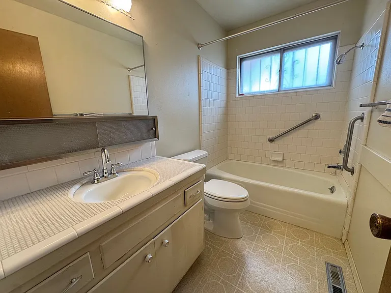 1705 California St NE — Photo 10