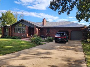 1200 Hawthorne Dr, Houston, MO 65483