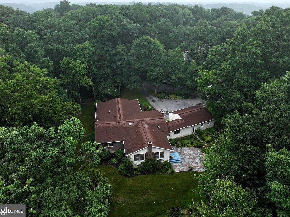 1st image of 2404 Braddock Rd